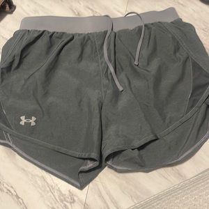 Women’s under armour heat gear shorts